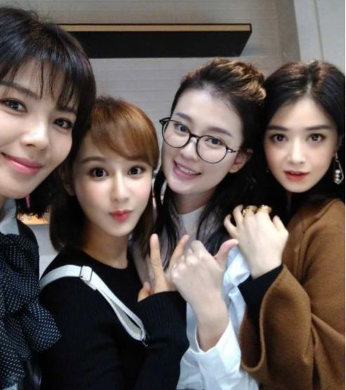 欢乐颂2 樊胜美带着22楼姐妹们做头发曲妖精会