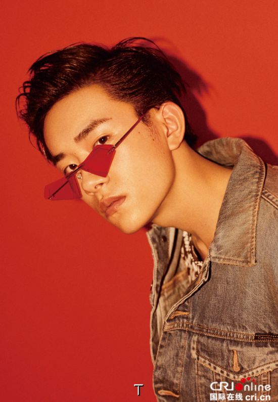 易烊千玺视觉冲击大片曝光 演绎高级质感时尚