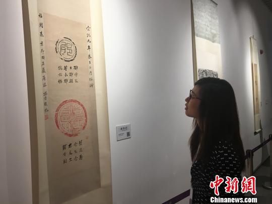 部分拓片的原石已有损毁,只能靠拓片窥其全貌,更显弥足珍贵。 申冉 摄