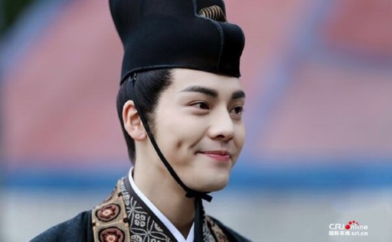 《醉玲珑》曝预告片 陈伟霆拒替身马背上看剧