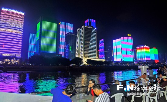 榕城夜景醉来宾 海峡金融商务区梦幻灯光秀引赞叹