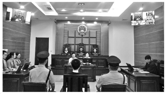 5月18日,天津市北辰区人民法院开庭审理刘某环境污染案.