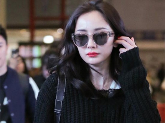 杨幂头发向外卷发际线堪忧，向内卷才真女神！