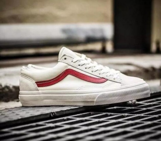 卖少女人设 穿着VANS小白鞋的杨幂、李小璐最