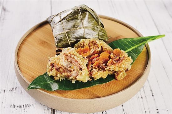 定安黑豬肉粽受消費者歡迎。圖片來自海南日報