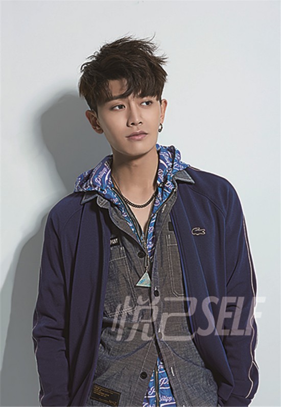 换一种风格依旧帅!任嘉伦最新大片大秀复古嘻