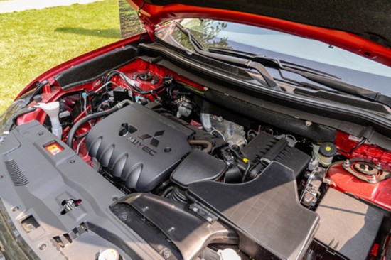 注重性价比 试驾广汽三菱欧蓝德荣耀版--人民网