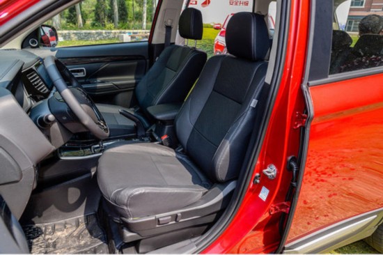 注重性价比 试驾广汽三菱欧蓝德荣耀版--人民网