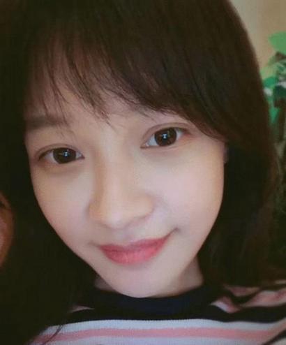 孙怡晒自拍卖萌 皮肤水嫩两眼汪汪就像从画里