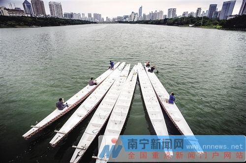 中国东盟国际龙舟邀请赛受瞩目 26条“龙”现南湖
