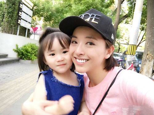 黄小蕾事件再反转 黄小蕾投诉迪士尼事件被打