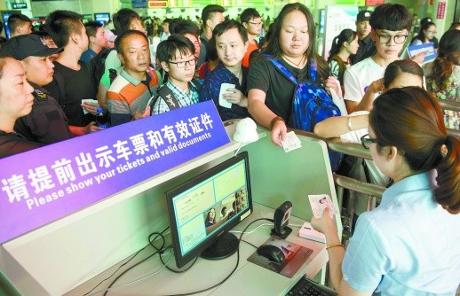 假期长沙汽车站乘车有新规:乘车购票莫忘带身份证