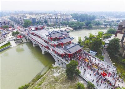 成都郫都区三道堰再添一景 四层鹊桥开桥(图)