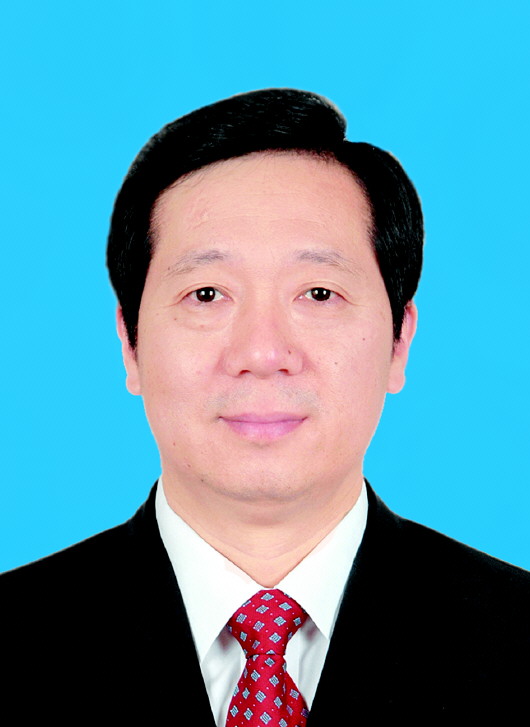行署办公室秘书科干事;1986年2月至1987年5月,任河南省新乡市委办公室