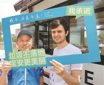 深圳宝安 马哥 街头当义工逾6000小时