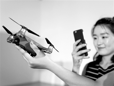 晓 Spark掌上无人机国内公开亮相