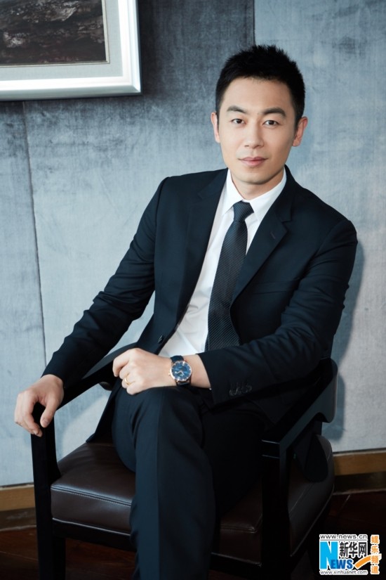 组图:朱亚文曝气质写真 霸道总裁范儿引尖叫