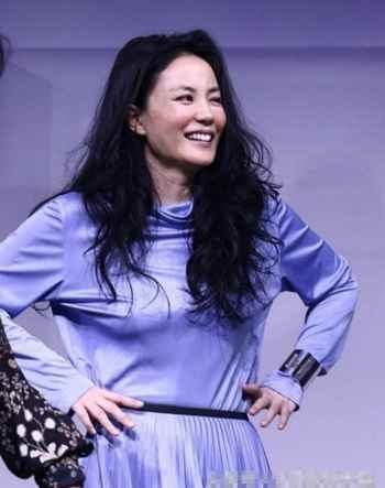 48岁王菲素颜太苍老 惊吓歌迷 歌后为何一下子苍老了?