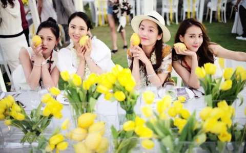 安以轩婚礼现场曝光!全场用黄色郁金香和柠檬