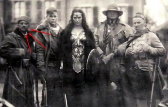 《神奇女侠》彩蛋解析:长腿女神竟是SM女王出