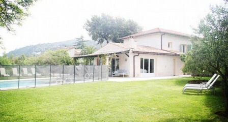 刘亦菲豪宅堪比足球场刘德华的卧居像七星级酒