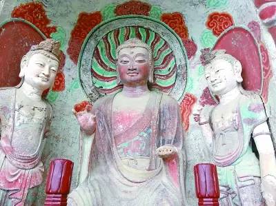 麦积山佛像