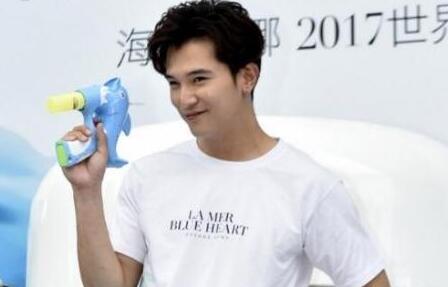 爆相差25岁陈美凤母子恋?邱泽:各种年龄层可以