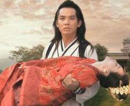 刘恺威抱郑爽 胡歌抱杨幂 盘点明星们的各式公