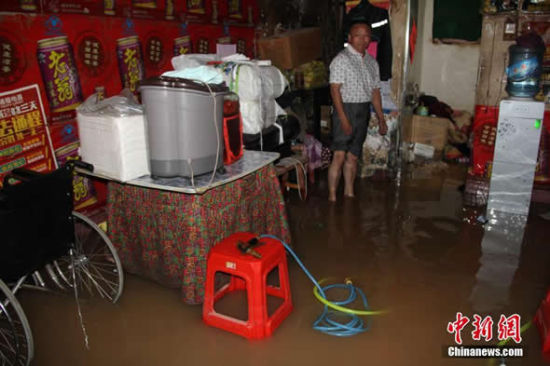 暴雨袭击郴州嘉禾 部分农田被水淹街道变河流