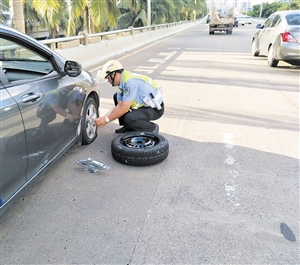 人民公仆为人民! 女司机朋友圈点赞好交警
