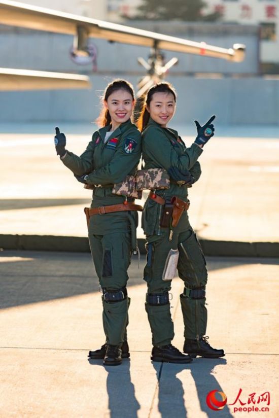 铿锵玫瑰!时隔4年空军再招35名女飞行员
