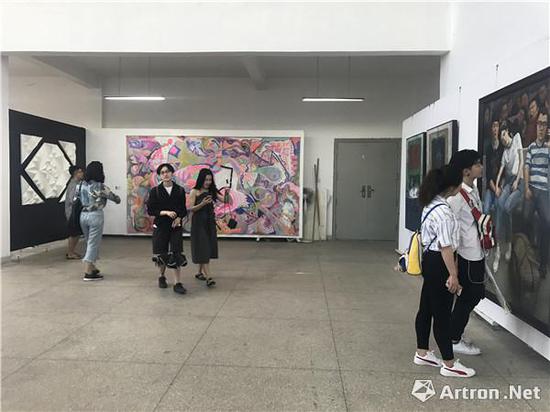 “我们在 我们将:2017湖北美术学院本科生毕业作品展”展览现场