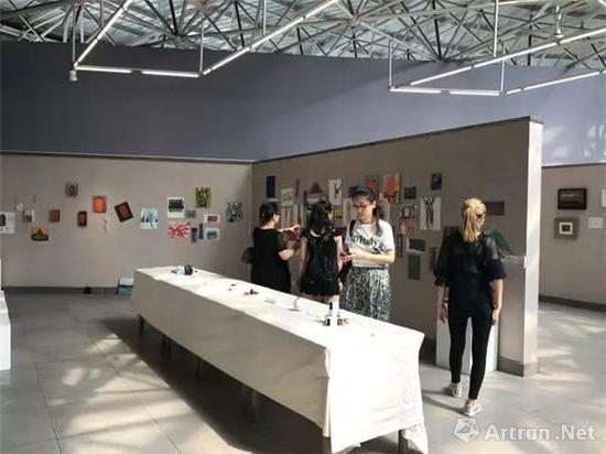 川音成都美术学院2017届油画系毕业生作品展现场