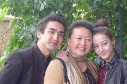 迪丽热巴毕业照曝光 迪丽热巴出道前旧照汇总