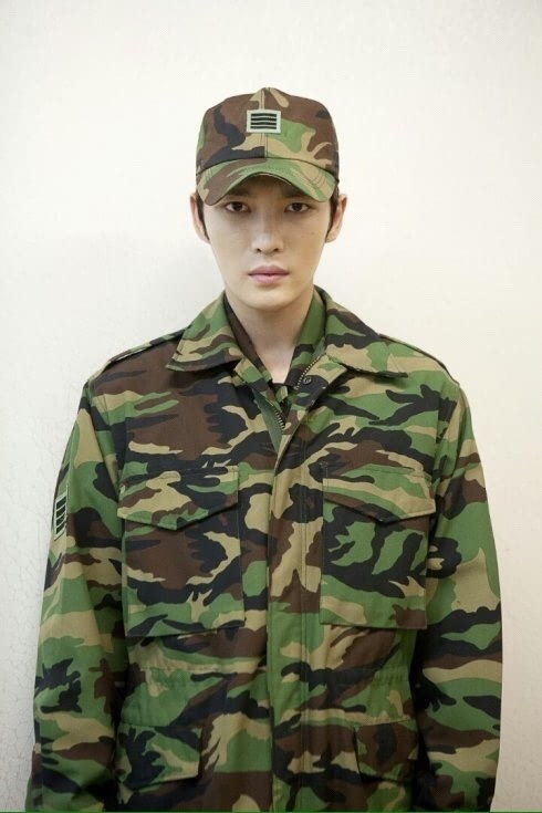 朝鲜空姐新版制服吸睛 鹿?陈伟霆宋仲基李敏镐