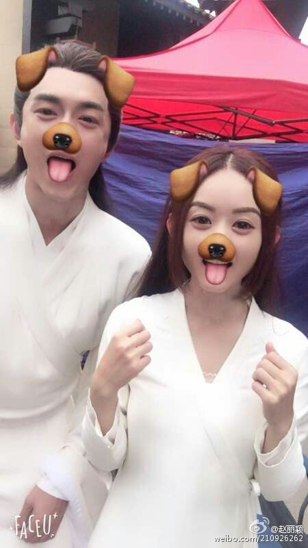 楚乔传拍摄花絮照 楚乔吐舌卖萌宇文玥片场吹