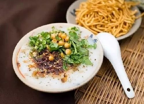 买张两块钱的票沿着一号线 逛吃逛吃重庆