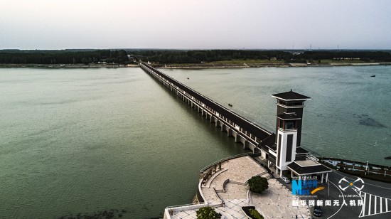 航拍淮安洪泽湖大堤:千年古堰水上长城