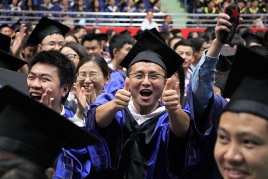 大学毕业典礼不可缺少?难忘时刻怎样铭记?