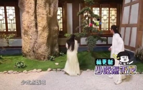众多男星公主抱赵丽颖,张继科最吃力、林更新最搞笑、陈伟霆最轻松!