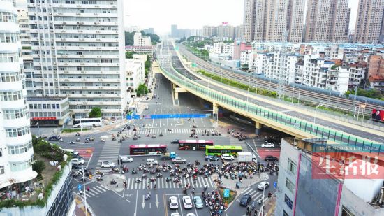 翘首期待两年多 南宁市园湖北路终于正式恢复通行