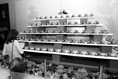 河南省传统美术抢救保护工程成果展上,精美绝伦的艺术品吸引了观众。邓放摄