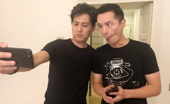 靳东胡歌图片CP再发糖!嘟嘴楼台化身猫咪的自拍头像搞笑表情图片
