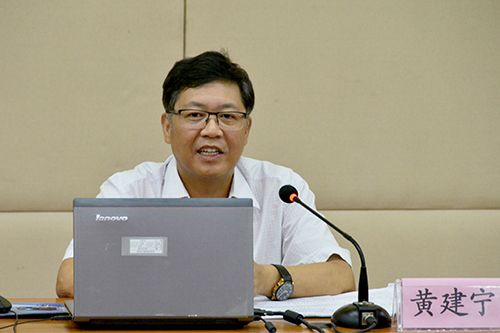 "百色红城讲台"第六讲:黄建宁谈做好新形势下高校意识