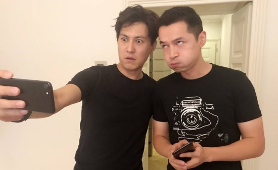 靳东胡歌贴吧CP再发糖!嘟嘴自拍化身表情楼台表情包老友记图片
