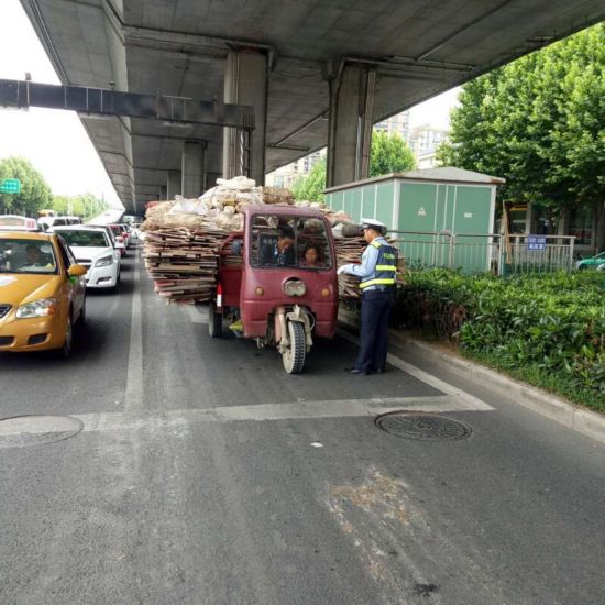 蜀山区严查三小车、行人交通违法行为