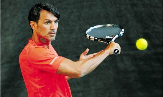 49岁意大利足球名将马尔蒂尼转战职业网坛