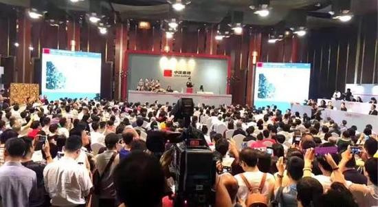 (6月19日晚,嘉德2017春拍黄宾虹巨制《黄山汤口》以3.45亿元成交,创其个人作品最高成交价)