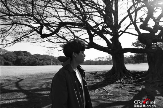 李易峰最新写真曝光 慵懒惬意帅气随性质感足--山东频道--人民网