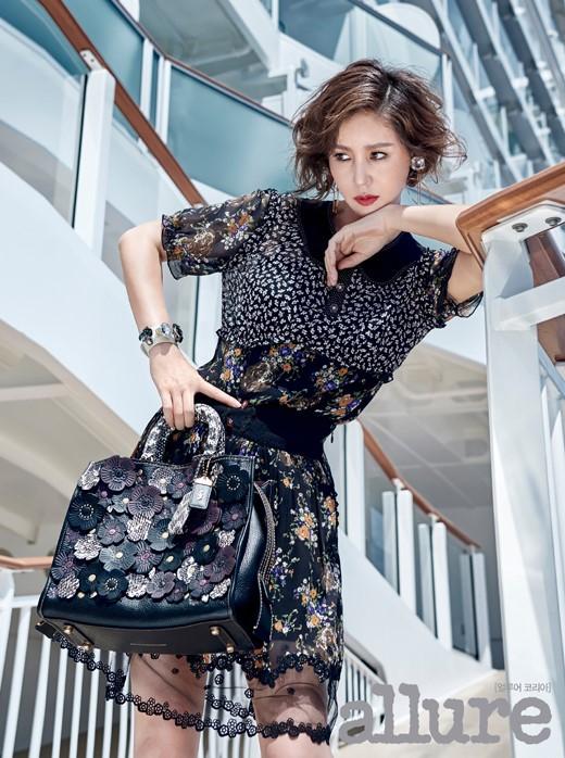 漂亮的老去!70岁尹汝贞白发优雅 金成铃细腰似